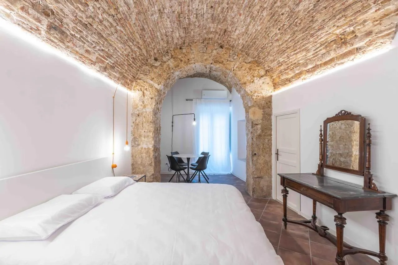 Calderai 82 Suites 1 E 2 Palermo Itália